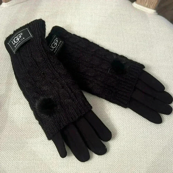 UGG black gloves with cell phone finger tip - Picture 1 of 2